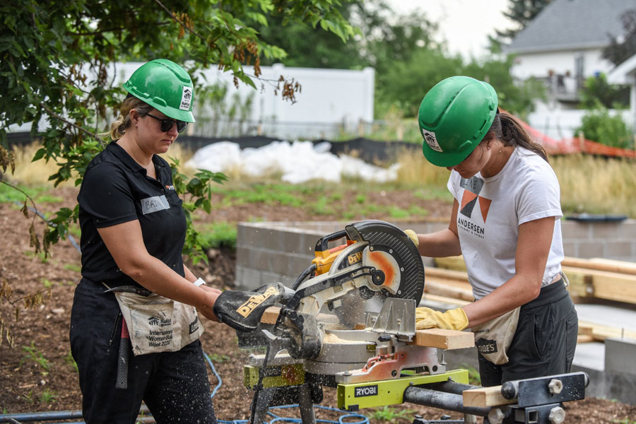 habitat for humanity volunteers working