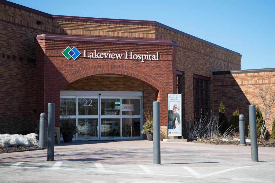 Image of a Lakeview hospital entryway with snow on the ground
